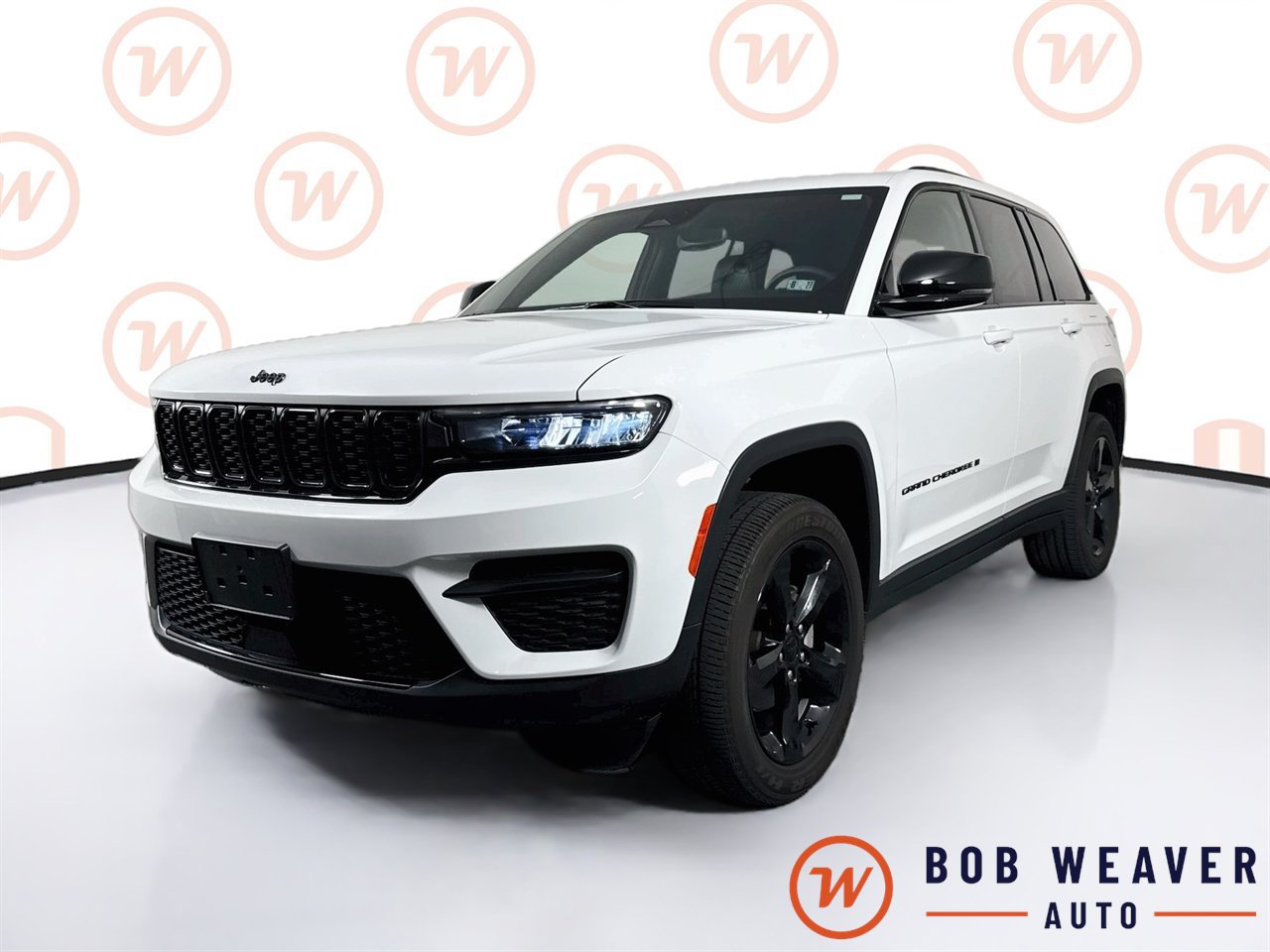 Used 2023 Jeep Grand Cherokee Altitude AWD/4WD image 3