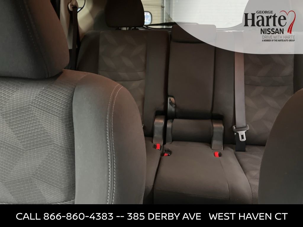 Used 2016 Nissan Rogue SV image 31