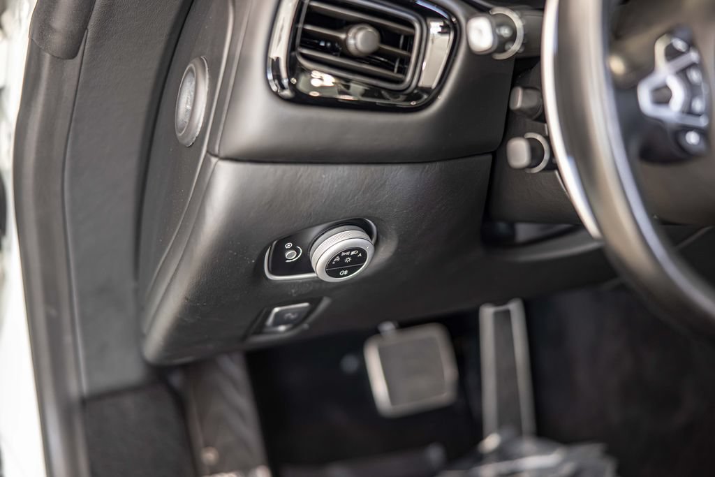 Used 2019 Aston Martin V8 Vantage Coupe RWD image 18