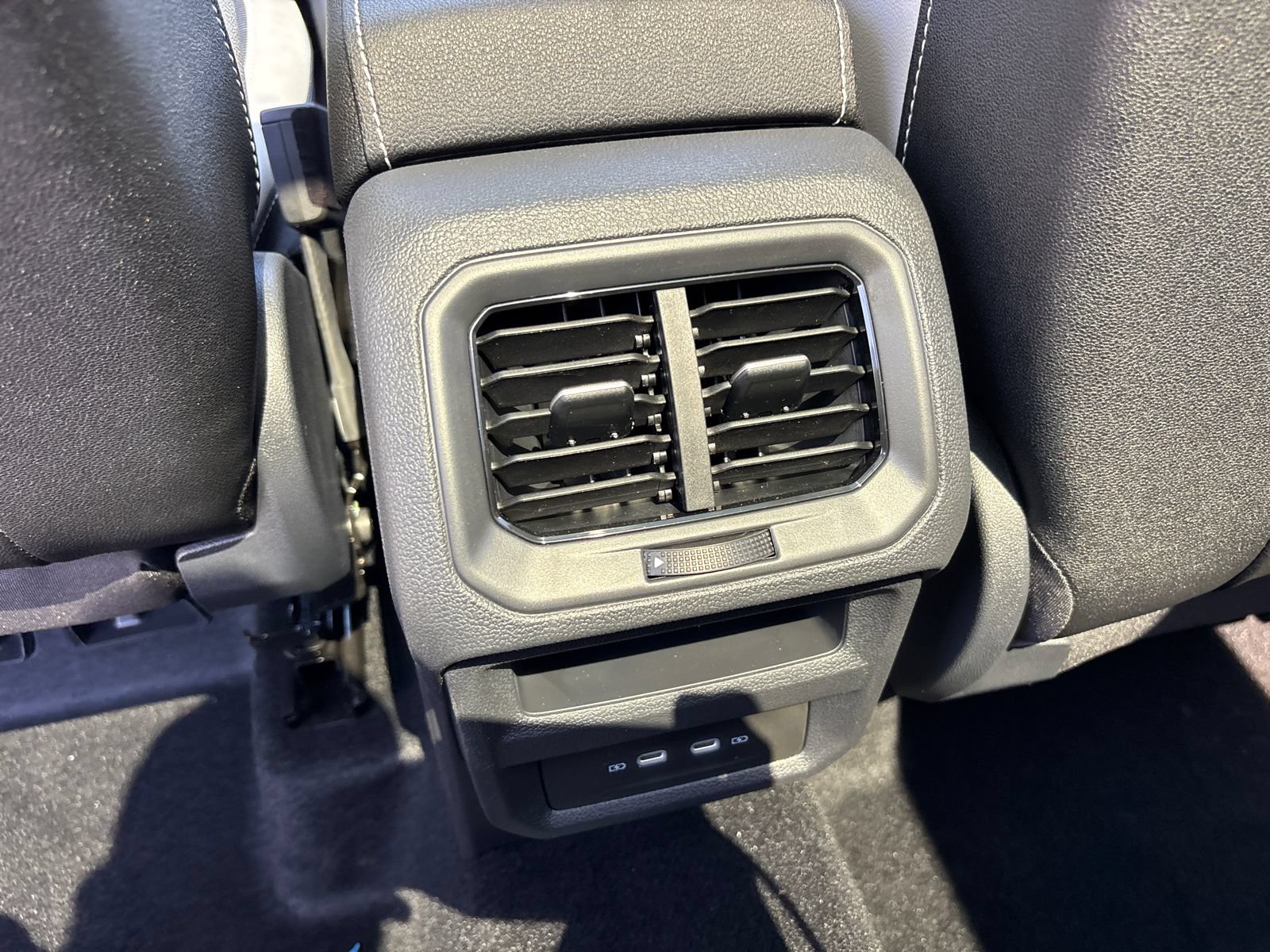 New 2026 Volkswagen Taos SE AWD/4WD image 32