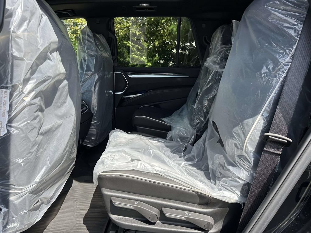 New 2026 Cadillac Escalade Luxury w/ Touring Package AWD/4WD image 9