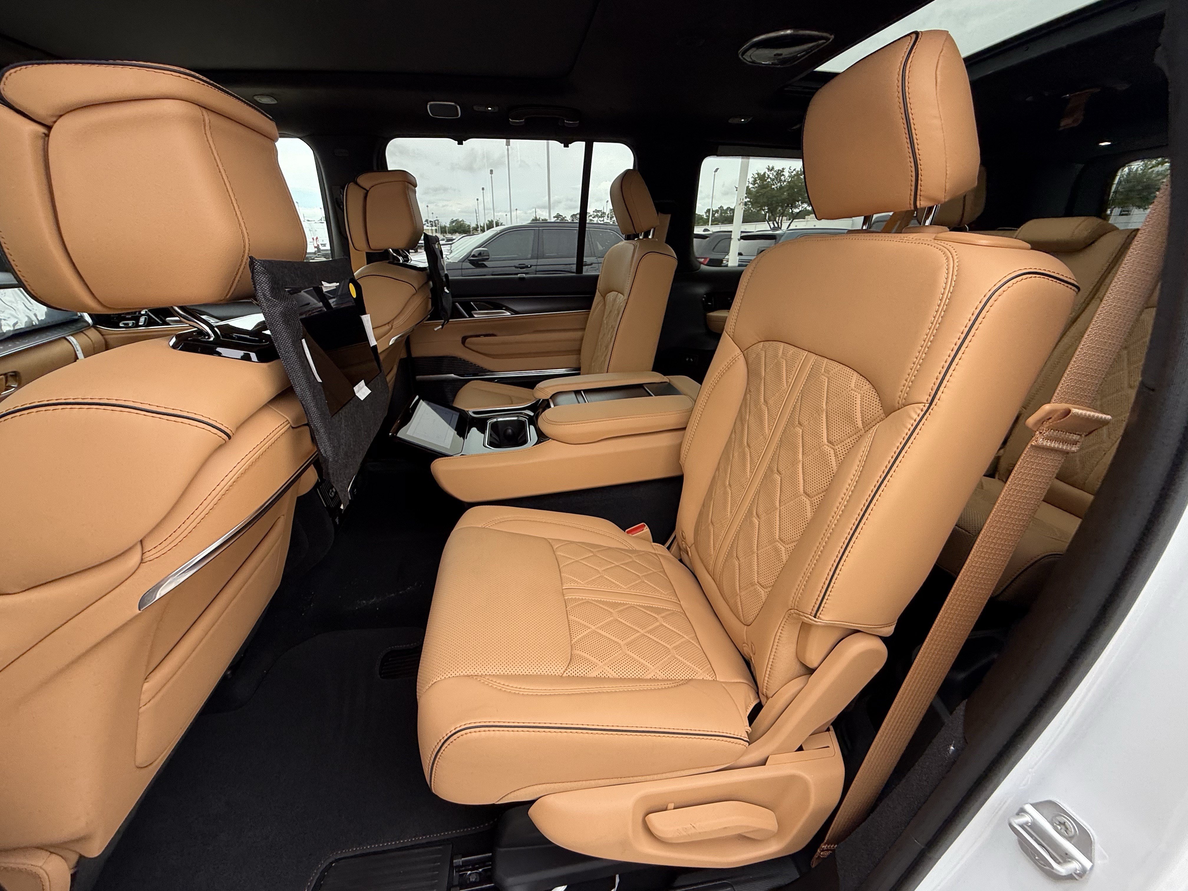 New 2026 Jeep Grand Wagoneer L Summit AWD/4WD image 16