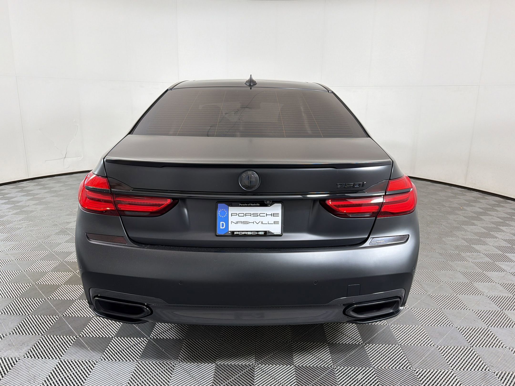 Used 2017 BMW 750i RWD image 11