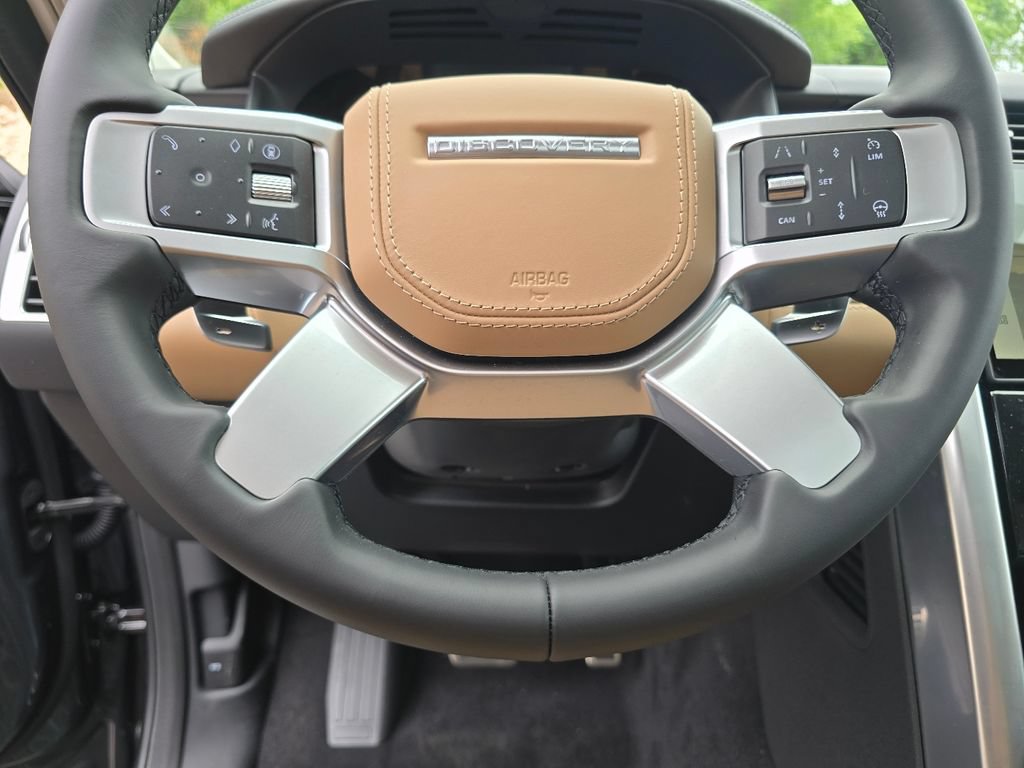 New 2026 Land Rover Discovery Limited Edition AWD/4WD image 43