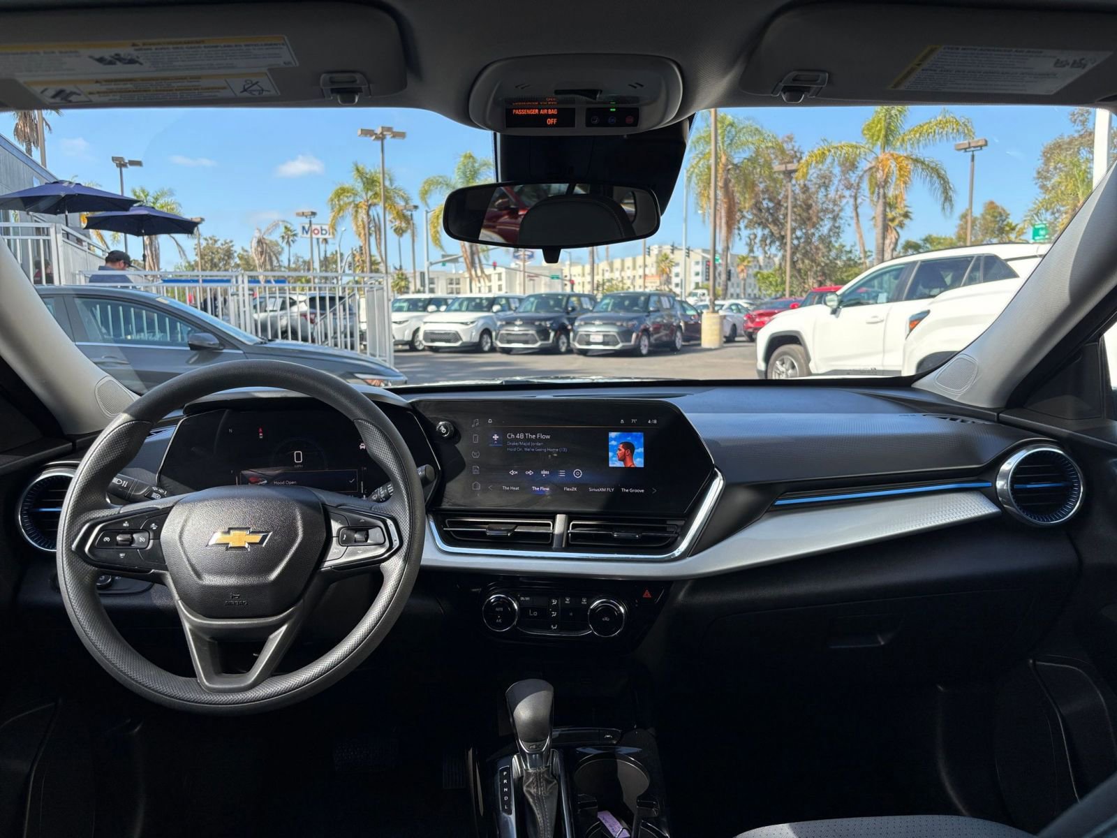 Used 2025 Chevrolet Trax LT FWD image 32