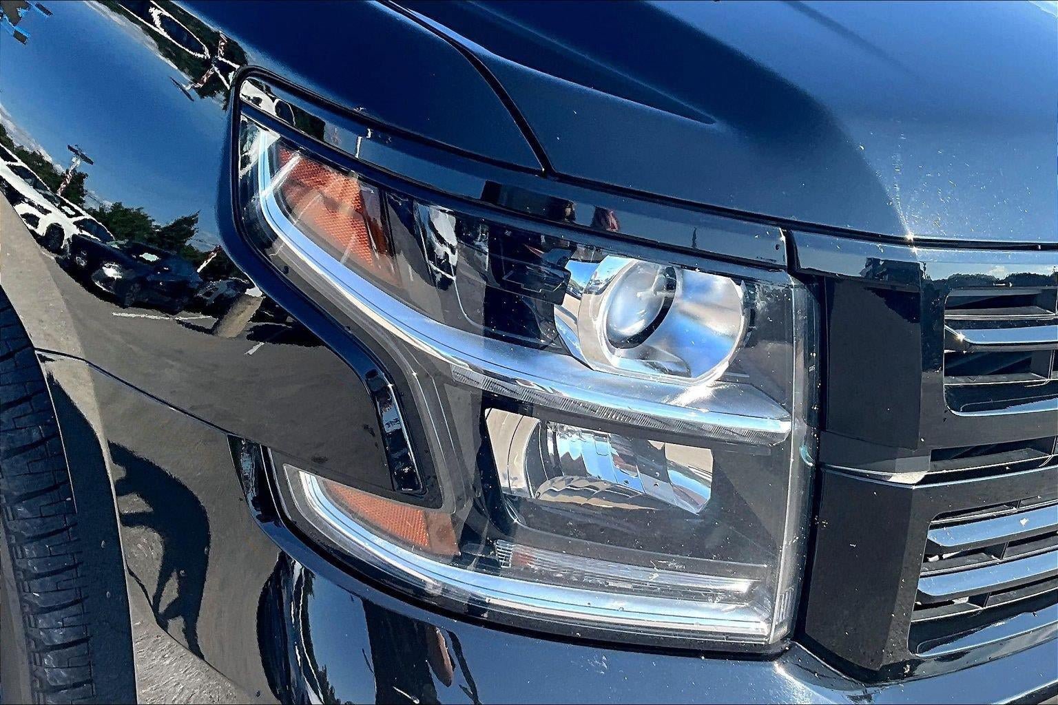 Used 2018 Chevrolet Tahoe Premier AWD/4WD image 25