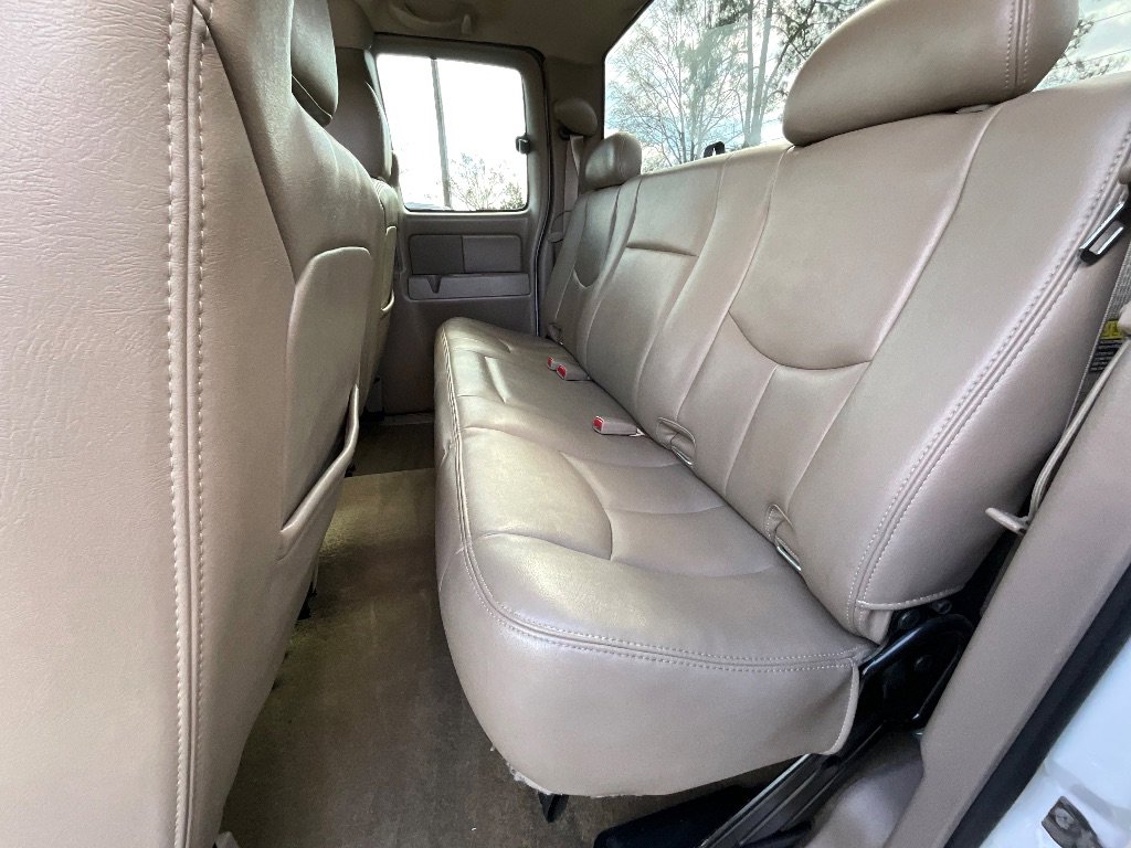 Used 2005 GMC Sierra 2500 SLT w/ Heavy-Duty Power Package image 21