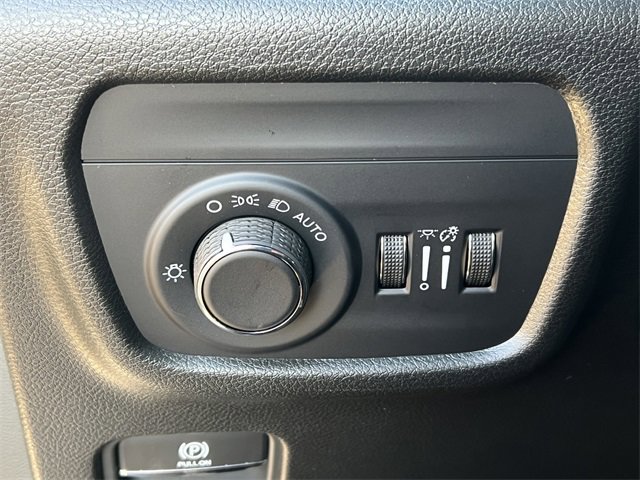 New 2025 Jeep Grand Cherokee Altitude image 16