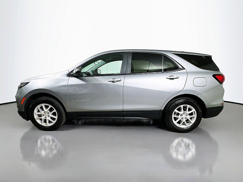 Used 2023 Chevrolet Equinox LS w/ LS Convenience Package image 4