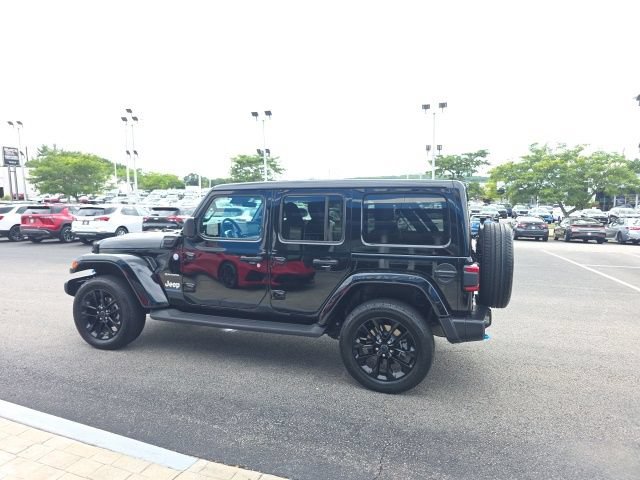 Used 2024 Jeep Wrangler Unlimited Sahara w/ Technology Group AWD/4WD image 5