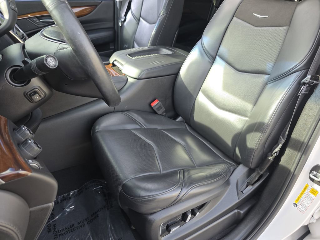 Used 2018 Cadillac Escalade Luxury AWD/4WD image 17