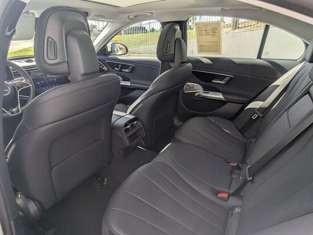 Used 2025 Mercedes-Benz E 350 4MATIC Sedan image 12