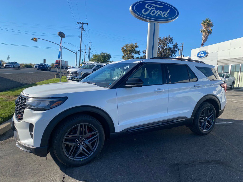 New 2025 Ford Explorer ST image 2