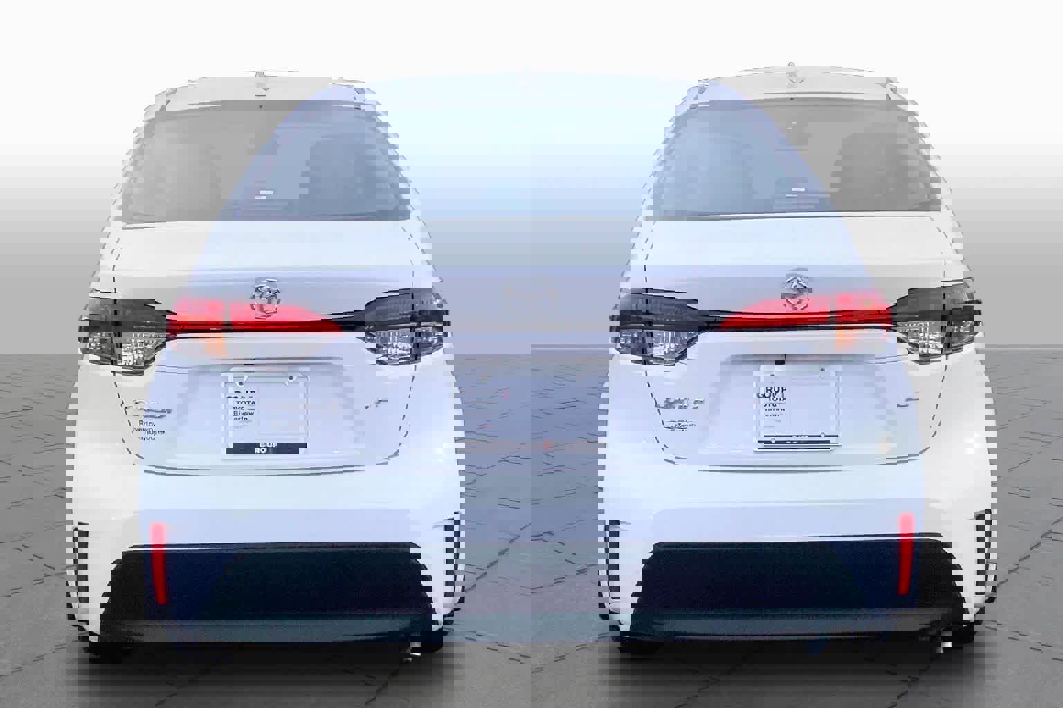 Used 2025 Toyota Corolla LE FWD image 5