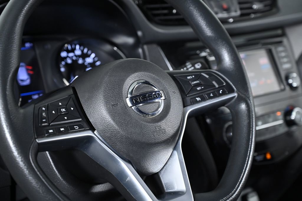 Used 2020 Nissan Rogue Sport S image 11