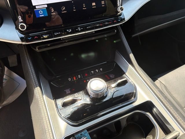 Used 2024 Jeep Wagoneer Series II w/ Convenience Group I AWD/4WD image 8