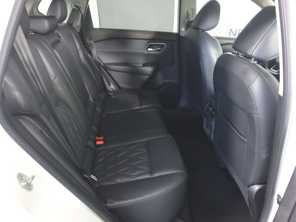 Used 2021 Nissan Rogue Platinum AWD/4WD image 28