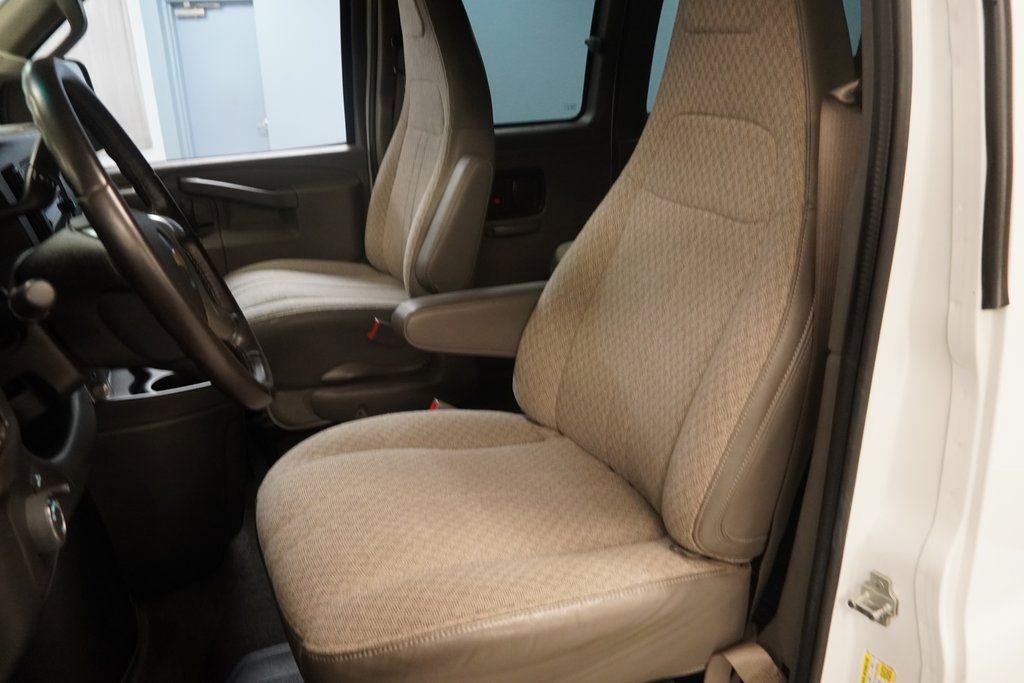 Used 2016 Chevrolet Express 3500 LT w/ LT Preferred Equipment Group image 3