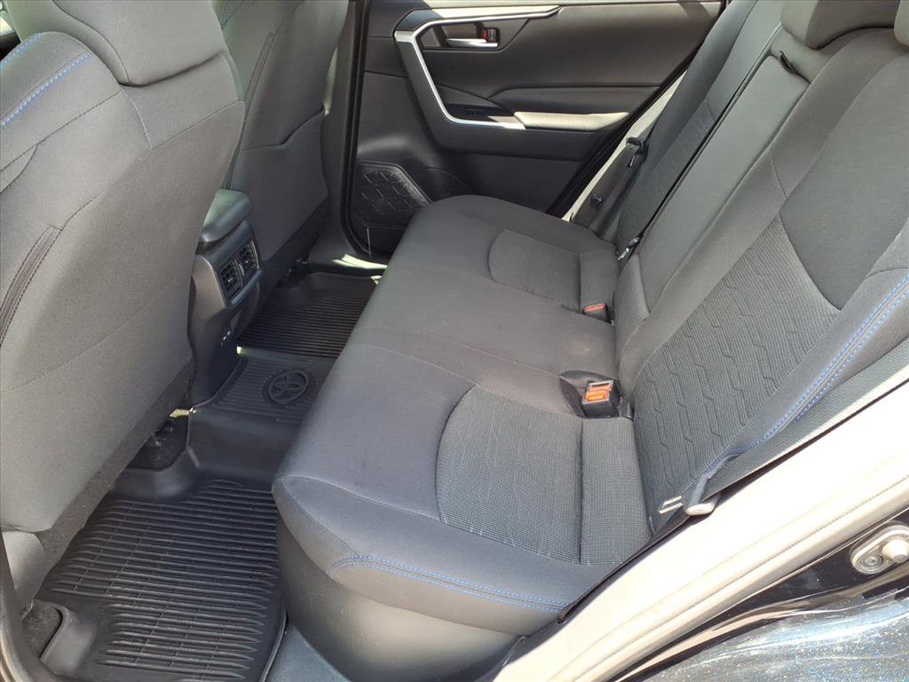 Used 2022 Toyota RAV4 SE image 21