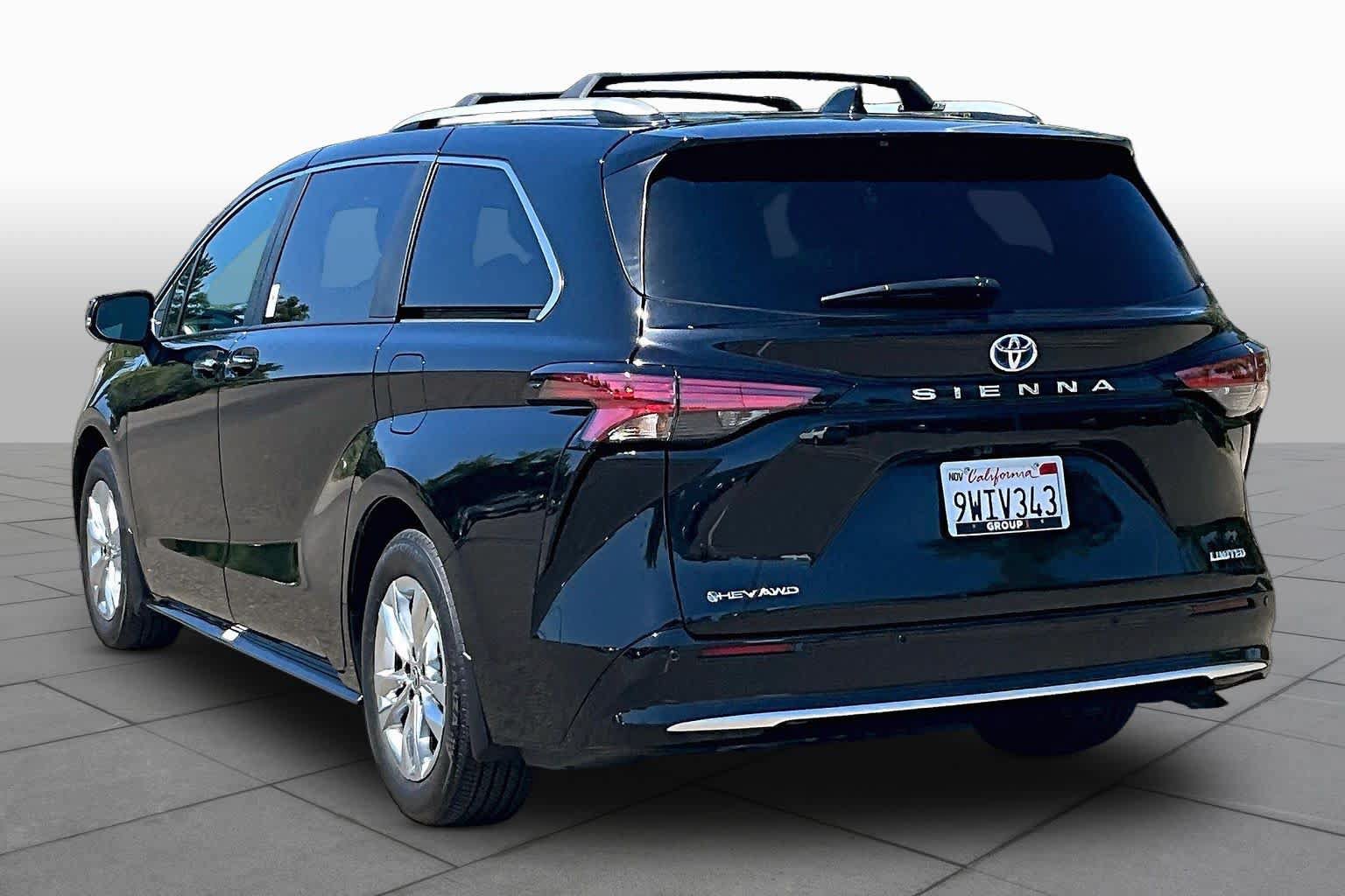 Used 2025 Toyota Sienna Limited AWD/4WD image 11