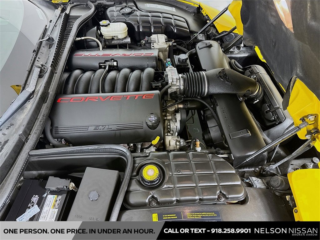 Used 2004 Chevrolet Corvette Coupe w/ Roof Package image 25