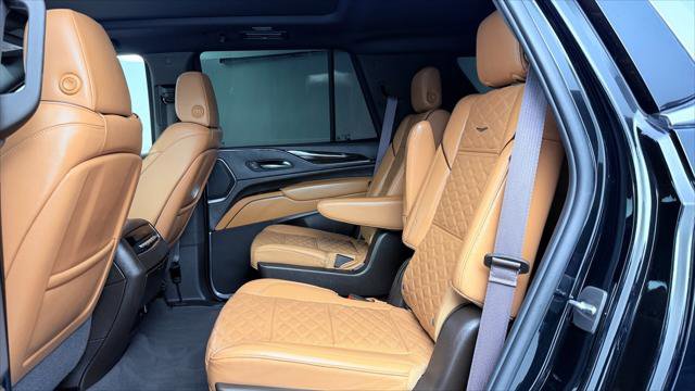 Used 2022 Cadillac Escalade Premium Luxury RWD image 18