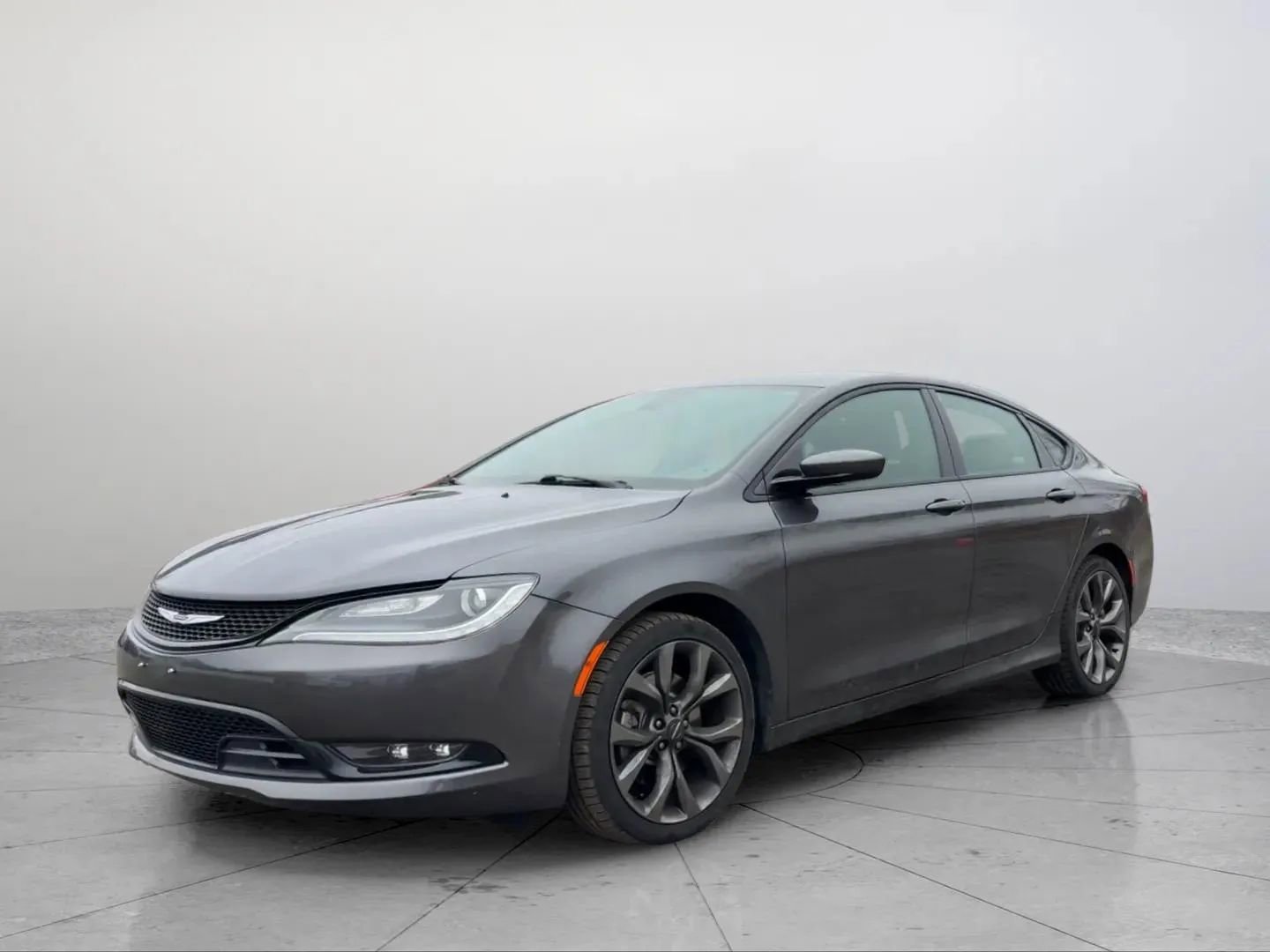 Used 2015 Chrysler 200 S w/ Navigation & Sound Group I image 2