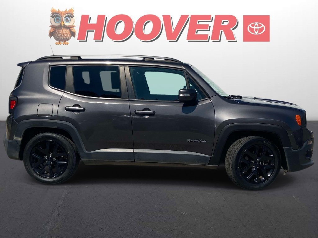 Used 2018 Jeep Renegade Altitude w/ Advanced Technology Group FWD image 2