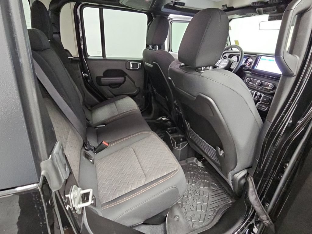 Used 2025 Jeep Gladiator Mojave w/ Convenience Group AWD/4WD image 34