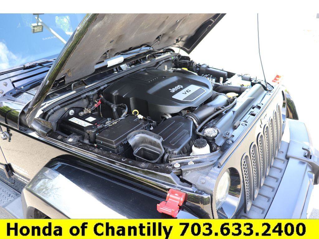Used 2015 Jeep Wrangler Unlimited Sahara w/ Connectivity Group AWD/4WD image 29