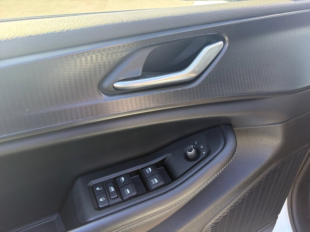 Used 2024 Jeep Grand Cherokee Laredo RWD image 11