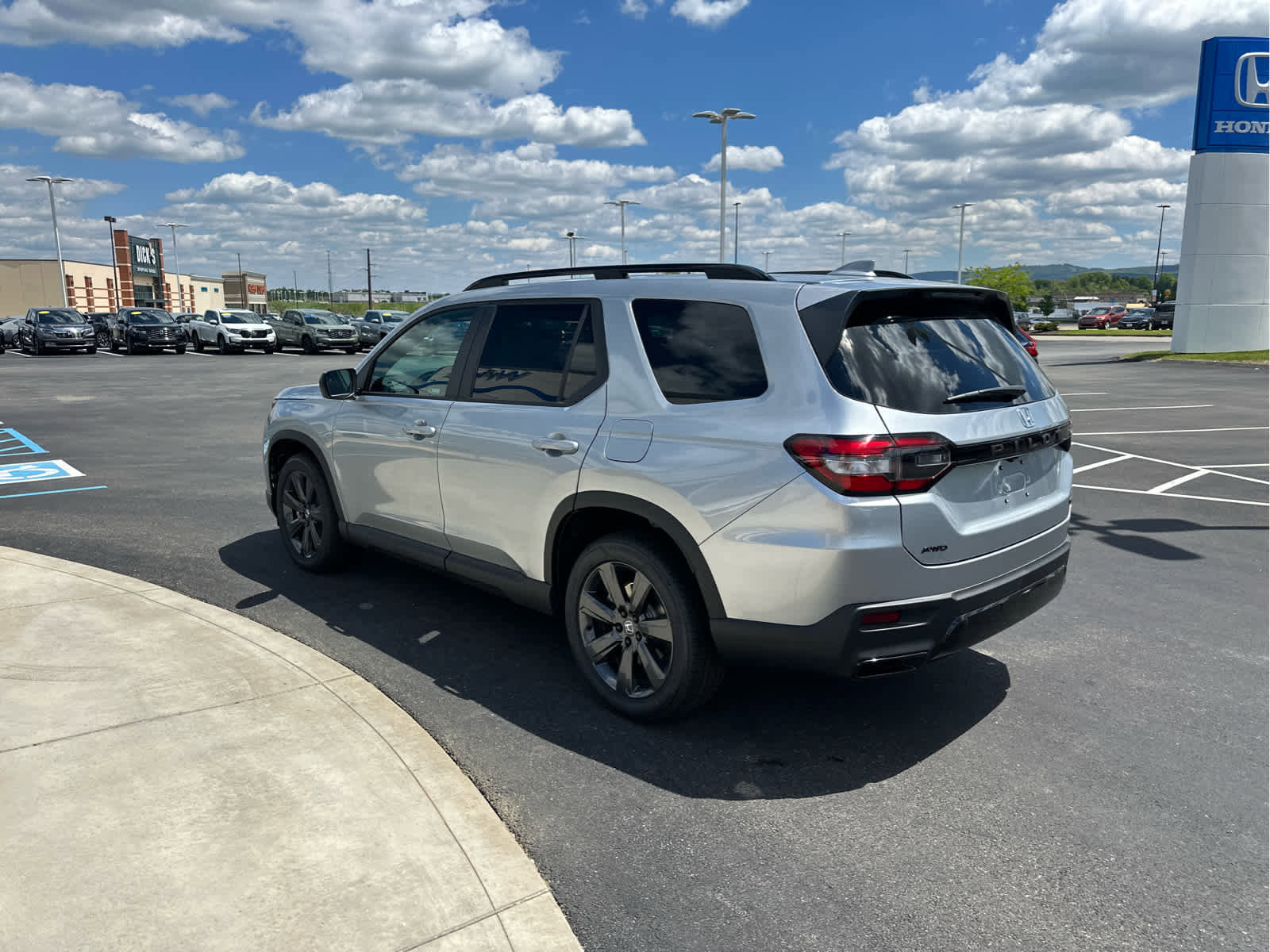 New 2026 Honda Pilot Sport image 5