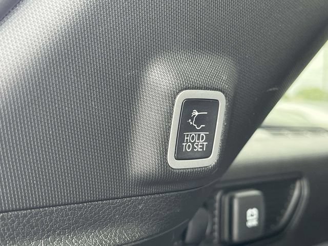 Used 2022 Jeep Grand Cherokee Overland w/ Luxury Tech Group IV AWD/4WD image 22