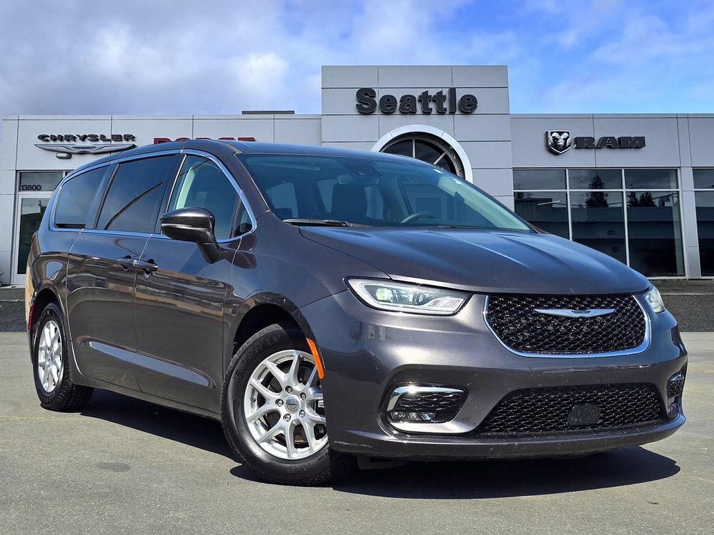Used 2023 Chrysler Pacifica Touring-L FWD image 1