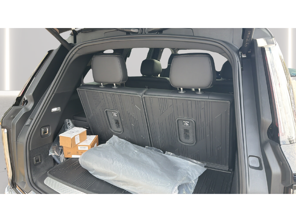 New 2027 Cadillac Vistiq Luxury w/ LPO, Floor Liner Package AWD/4WD image 27