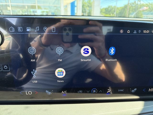 New 2026 Chevrolet Traverse LT w/ Midnight/Sport Edition FWD image 17