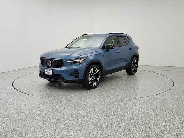 Used 2024 Volvo XC40 B5 Plus w/ Protection Package Premier AWD/4WD video 1