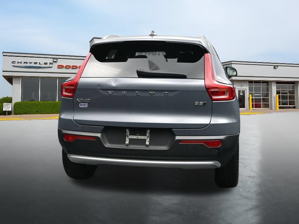 Used 2023 Volvo XC40 B5 Plus w/ Climate Package AWD/4WD image 4