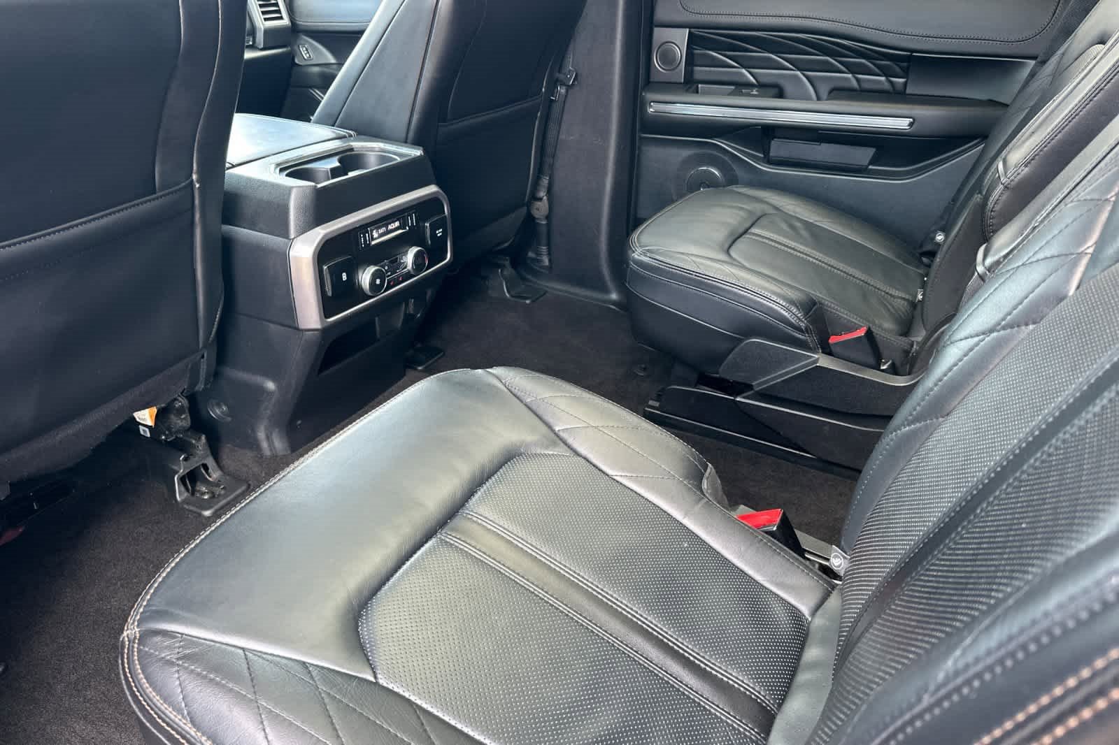 Certified 2020 Ford Expedition Platinum image 4