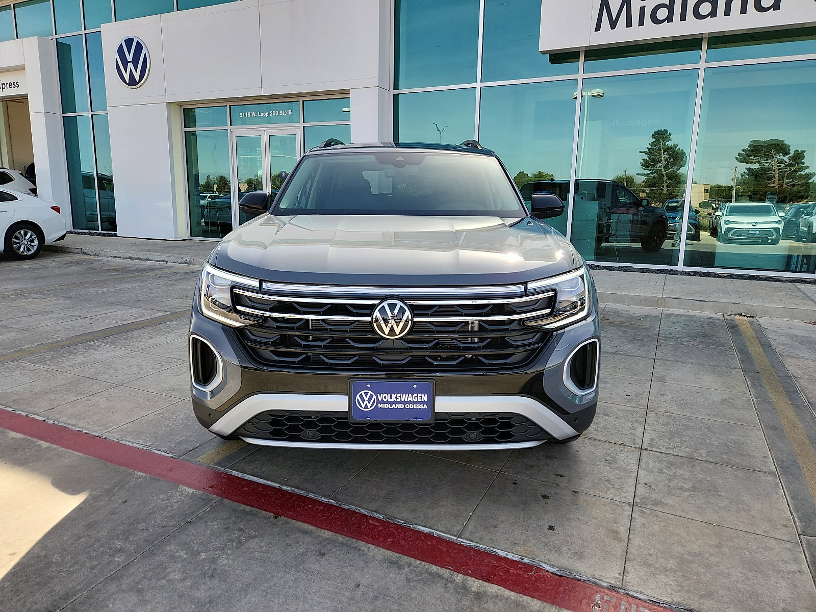 New 2026 Volkswagen Atlas Peak Edition image 2
