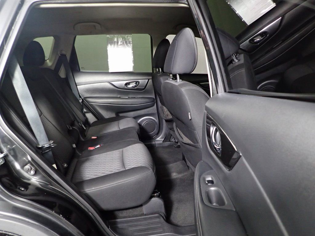 Used 2020 Nissan Rogue SV image 38