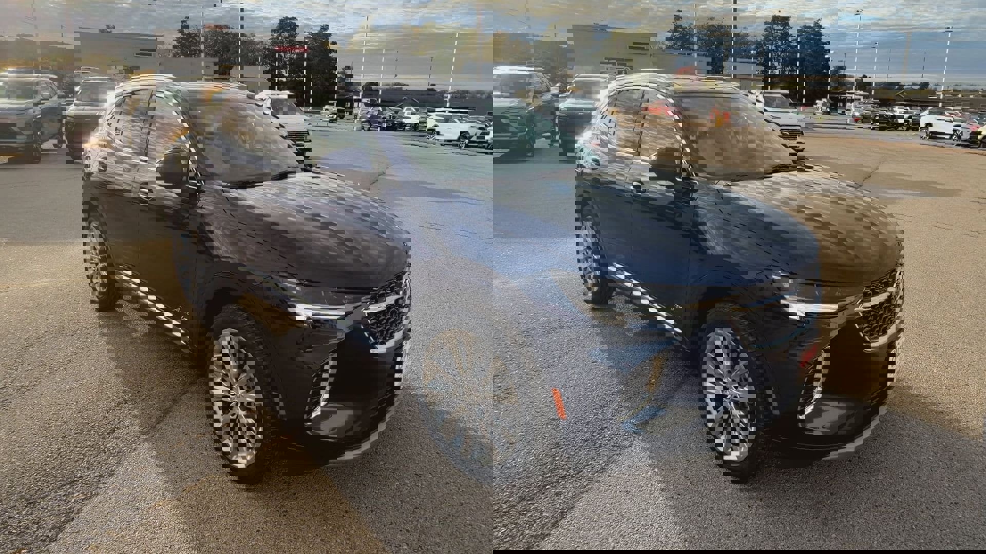 Used 2023 Buick Envision Avenir image 2