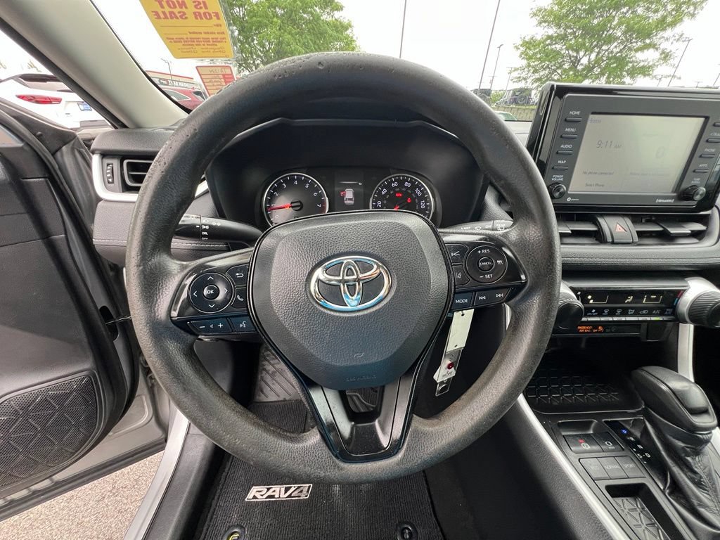 Used 2020 Toyota RAV4 LE FWD image 37