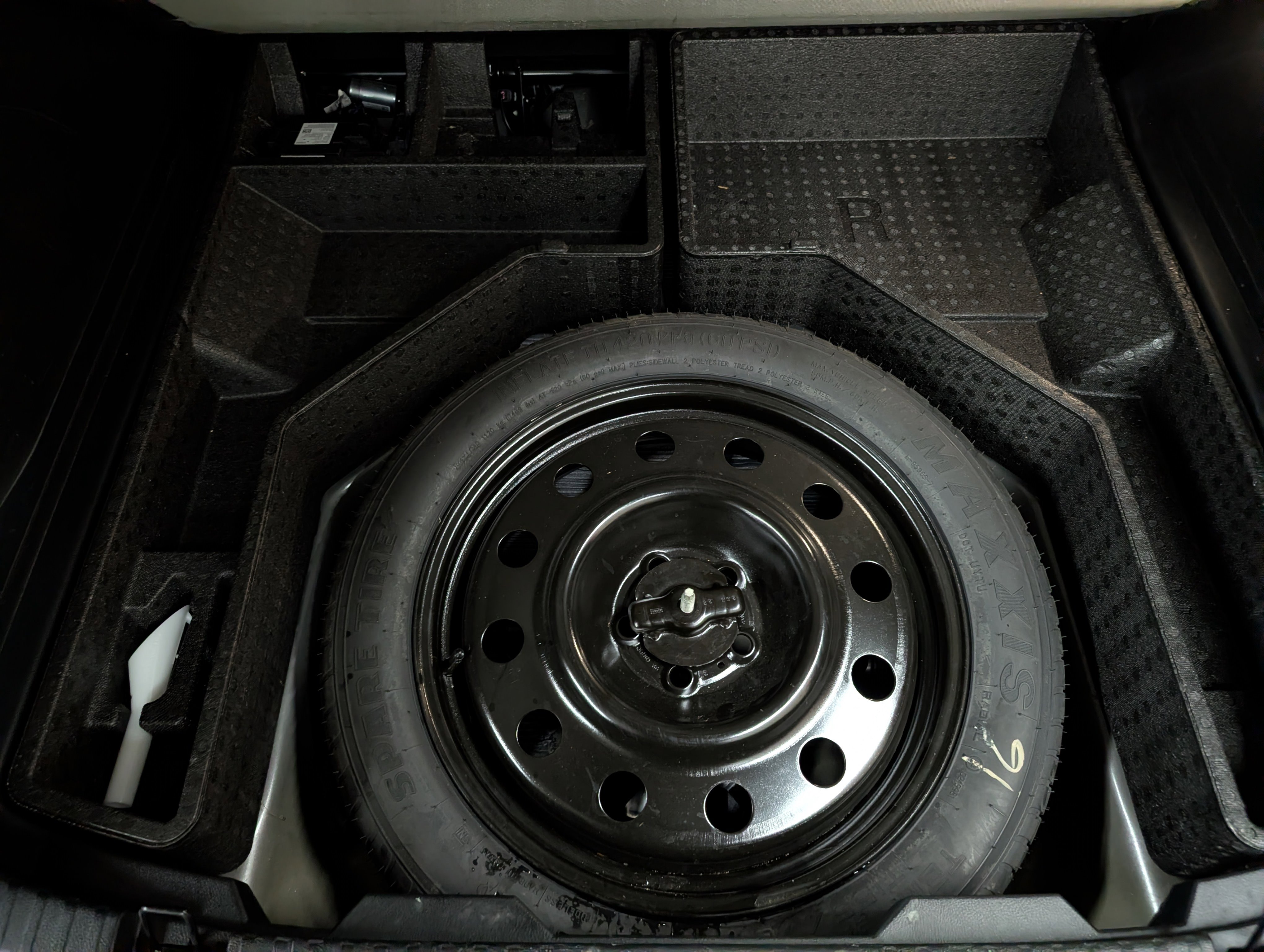 Used 2022 Ford Edge Titanium w/ Class II Trailer Tow Package image 17