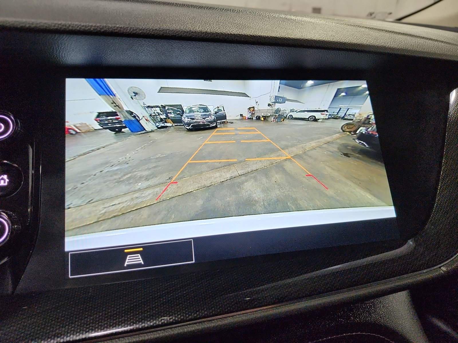 Used 2022 Buick Envision Essence w/ Safety Package FWD image 16