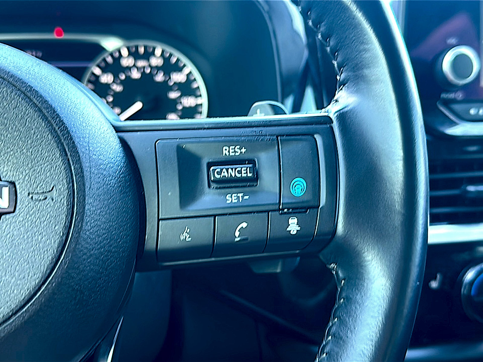 Used 2024 Nissan Pathfinder SV FWD image 30