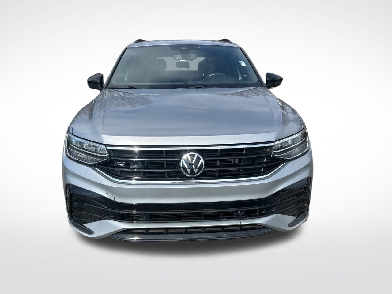 Used 2024 Volkswagen Tiguan SE R-Line image 3