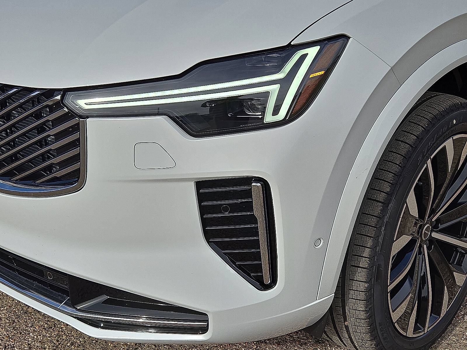 New 2026 Volvo XC90 B6 Ultra w/ Protection Package AWD/4WD image 9