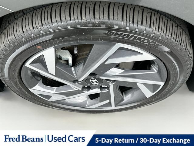Used 2025 Hyundai Elantra SEL FWD image 35
