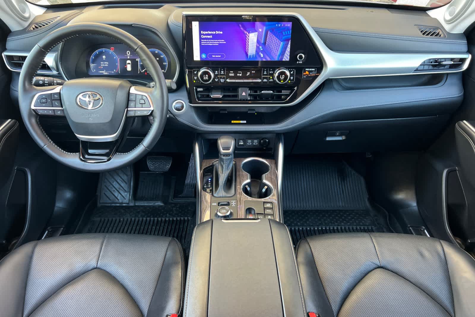 Used 2025 Toyota Highlander Platinum AWD/4WD image 3